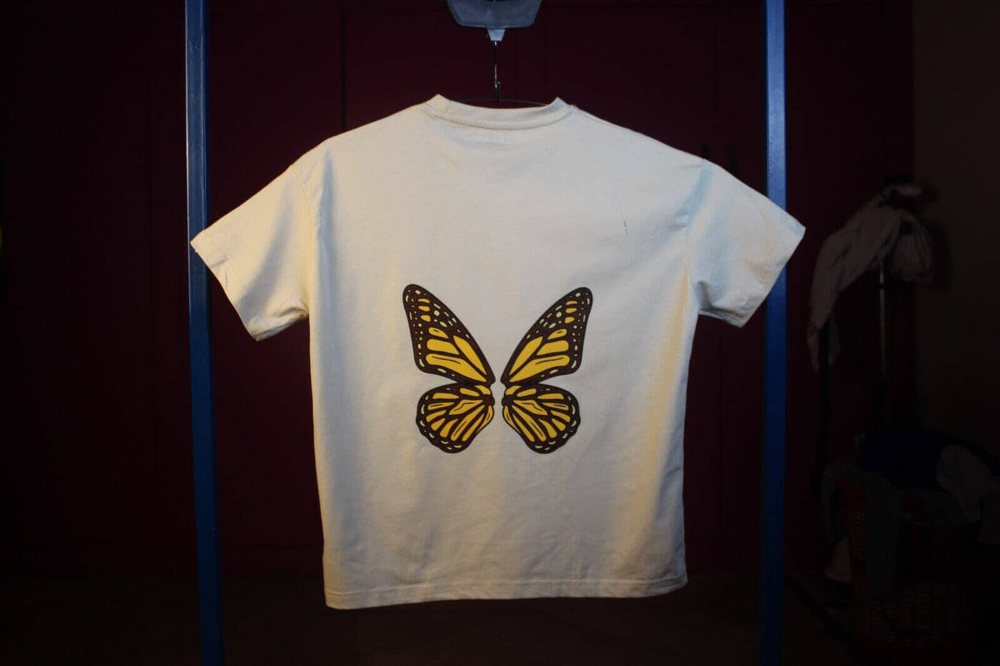 Butterbye Tee Beige - 2000Crew
